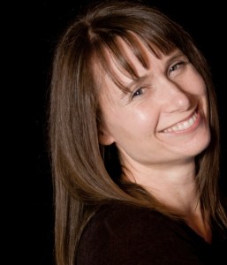 Stina Lindenblatt author photo small-1